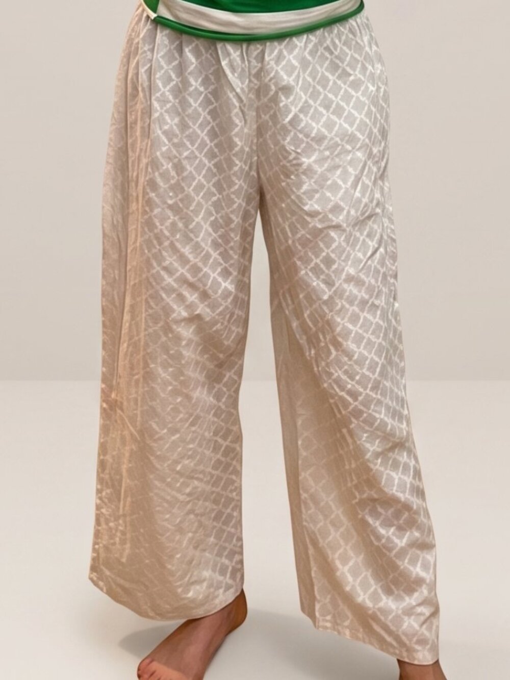 White Textured Wide Leg Pull-On Pants – Women's Size Small (Elastic Waist)